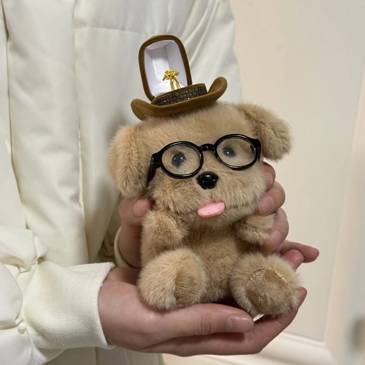 Tongue-sticking puppy ring box, plush doll ring box, cute cartoon doll ornaments storage jewelry box