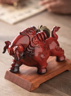 陶瓷红色牛摆件一对招财客厅办公室桌面装饰工艺品生肖牛年吉祥物