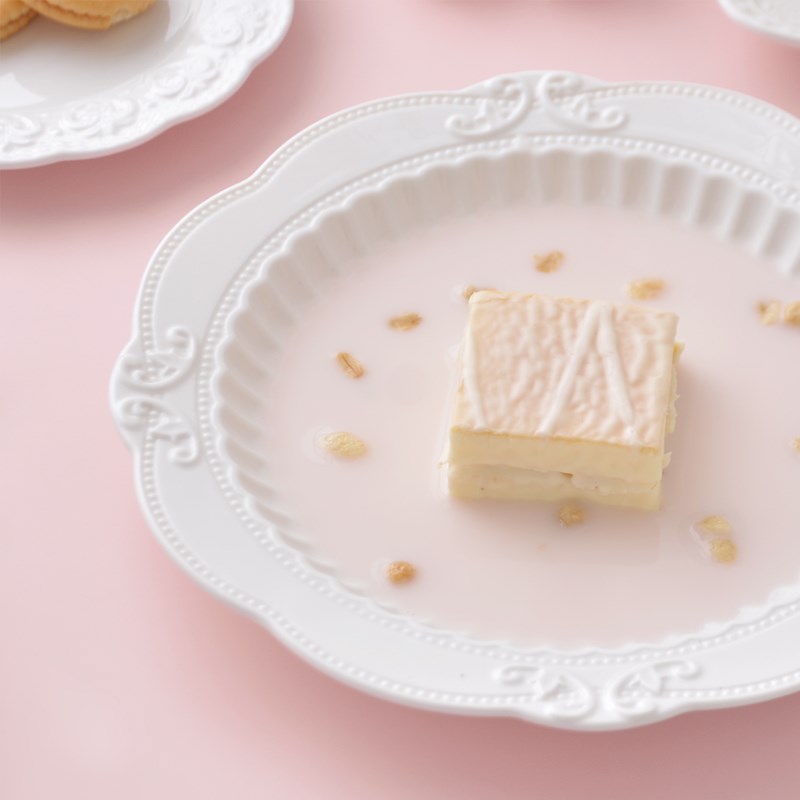 Pure white European-style embossed Western steak plate dining utensils household ceramic soup plate 8-inch deep dish dim sum dish