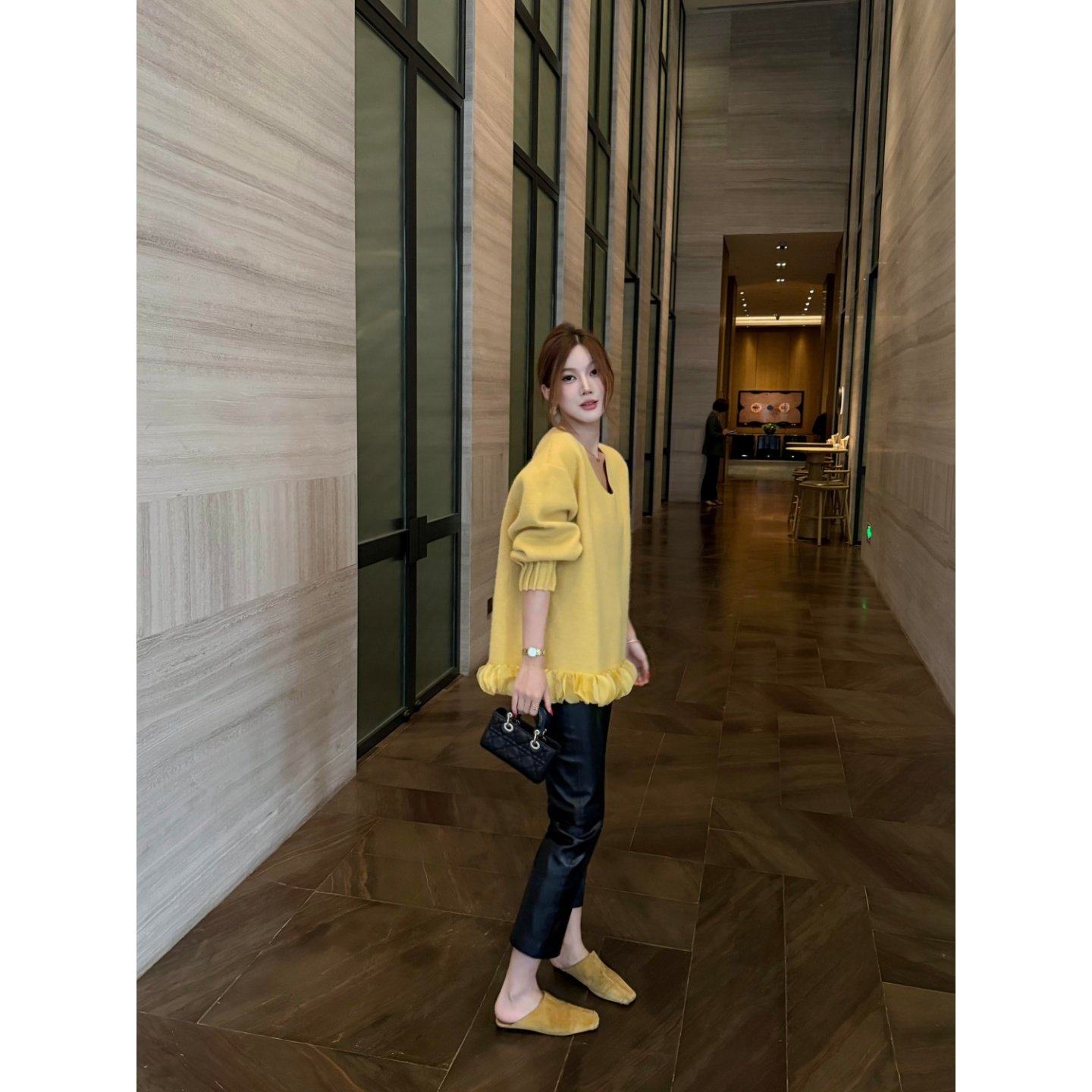 套装女2026新款法式高级感气质V领花朵边针织衫毛衣显瘦黑色皮裤,淘宝优惠券,粉丝福利购,淘宝优惠卷