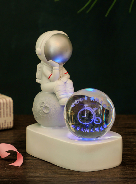创意宇航员水晶球摆件办公室书桌装饰品发光太空人送男女生日礼物