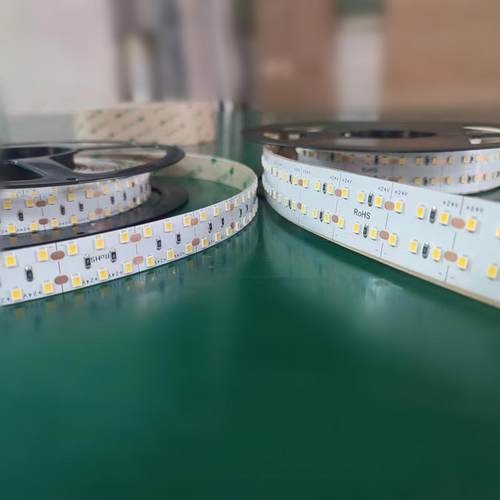 360灯三排2835灯带显指90 功率30W 42MM板宽铝槽透光灯带 - 图1