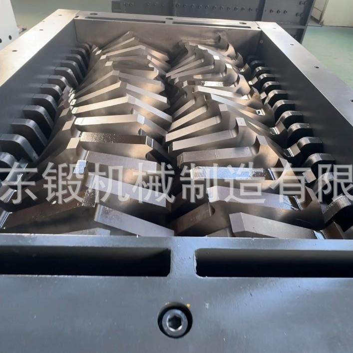 Shredder small machine chassis metal plastic general garbage material single shaft crusher model YAU large crushing double machine now