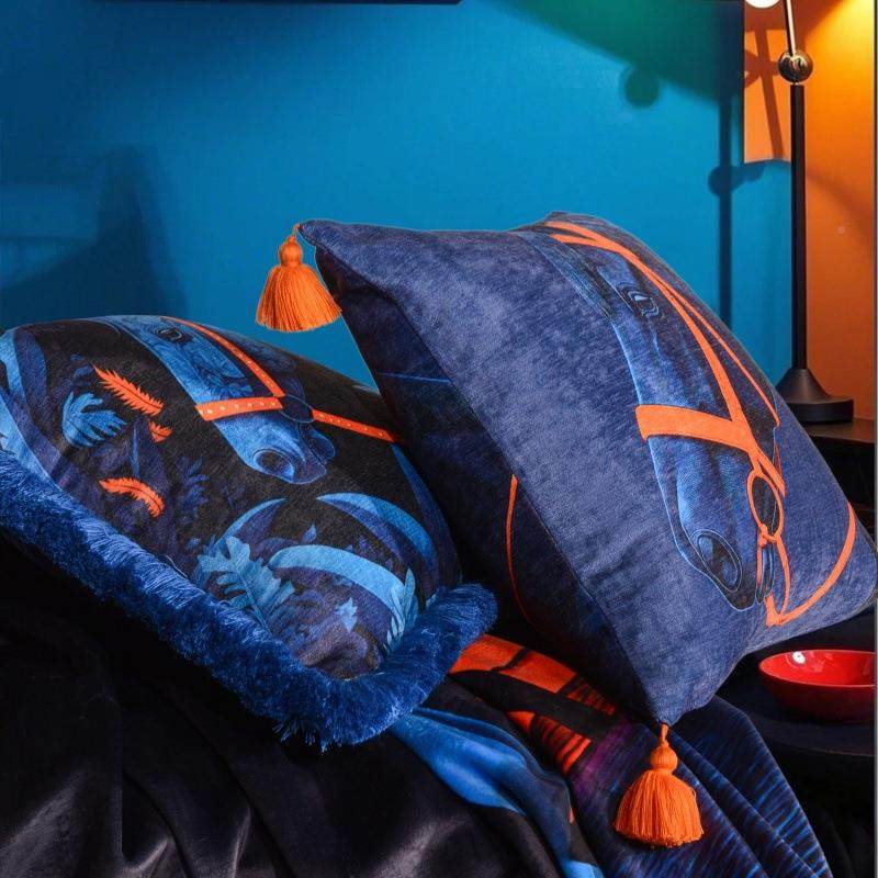 轻ZTN奢时尚雪尼尔双面印花方抱枕复护古流苏蓝色骏马沙发枕腰靠,淘宝优惠券,粉丝福利购,淘宝优惠卷