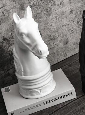 现代简约黑色白色树脂马头书档样板间家居饰品客厅桌面装饰摆件