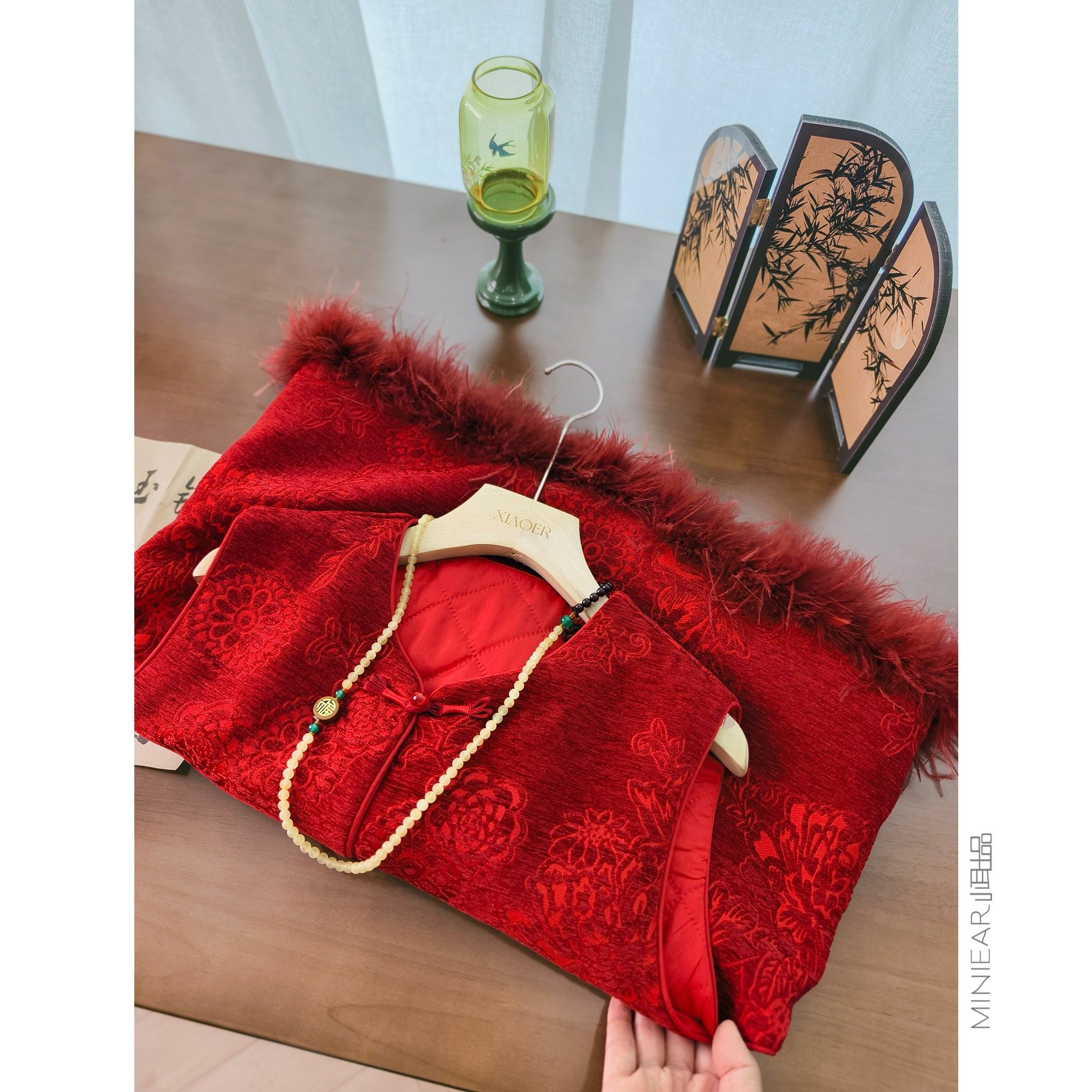 小耳出品丹凤朱颜 萣制雪尼尔提花/鸵鸟毛下摆 红色盘扣夹棉马甲,淘宝优惠券,粉丝福利购,淘宝优惠卷