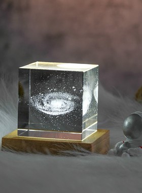 创意方块水晶宇航员摆件送女生闺蜜生日礼物小夜灯装饰七夕圣诞节