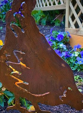 外观生锈金属母鸡头朝下鸡啄农场动物蛋花园木桩院艺术雕塑礼品