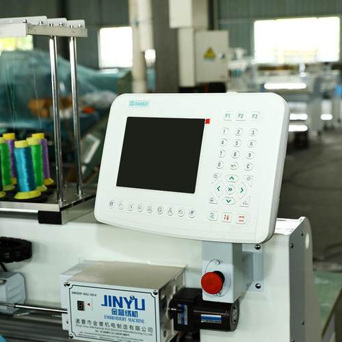 商用四头电脑绣花机家用多头成衣绣帽绣机平绣机 - 图1