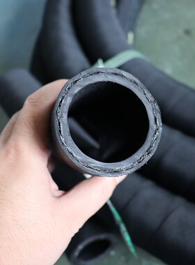 黑色橡胶钢丝缠绕管抽沙管抽水管排污管高压耐磨吸砂管4寸6寸8寸