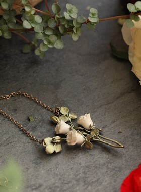 梵高艺术家系列白玫瑰花朵项链