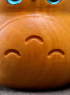 崖柏小龙猫手把件龙猫可爱卡通家用汽车摆件家居桌面礼品客厅摆放