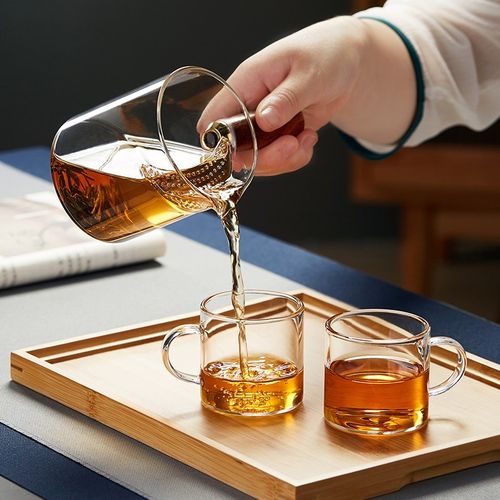 绿昌明玻璃公道杯侧把分茶器绿茶月牙过滤泡茶壶木把月牙一体茶杯 - 图0