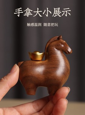 胡桃木雕刻马上有钱桌面摆件檀木家居客厅电视柜办公装饰品工艺品