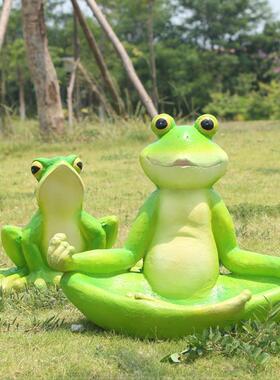 仿真卡通青蛙摆件玻璃钢运动雕塑户外池塘田园幼儿园庭院花园装饰