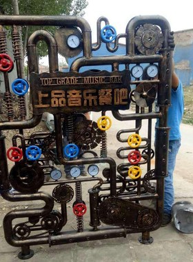 复古工业风铁艺网咖装饰酒吧KT背景墙齿轮管道隔断屏风重金属摆件