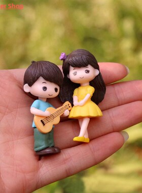 2pcs/set Miniature Ornaments Boy Girl Guitar Sweety Lovers C