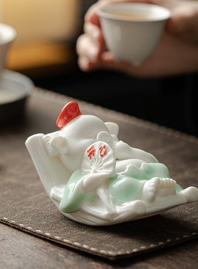 久造创意开心摇摇猪小摆件陶瓷可爱办公室女生桌面解压工艺装饰品