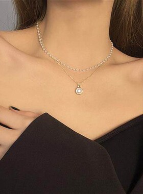 Eurasias two-storey pearl chains are reminiscent of the col