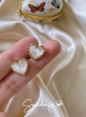 rendy Vintage Heart Earring Women Classic Black White Stud E