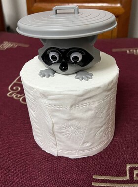 跨境爆品Fun roll holder趣味卷纸架浴室卫生间小浣熊造型纸巾架