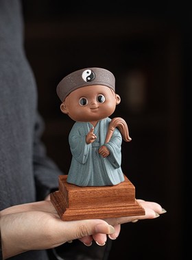 武当山小道士陶瓷摆件创意可爱手工道士人物家居客厅桌面装饰摆设