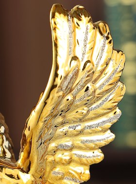 大鹏玄关新款酒柜办公摆设欧式家居陶瓷镀金磨砂客厅如意老鹰桌面