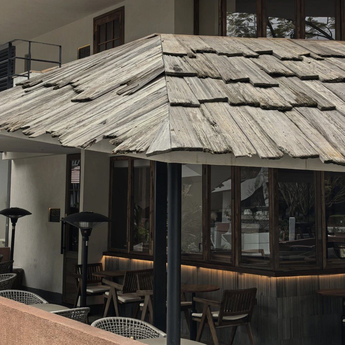 风化木瓦片门面招牌门头木瓦板屋檐风化实木瓦片老复古背景墙装饰,淘宝优惠券,粉丝福利购,淘宝优惠卷