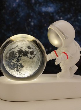 创意宇航员星空漫步小夜灯内雕水晶球发光底座摆件送学生朋友礼品