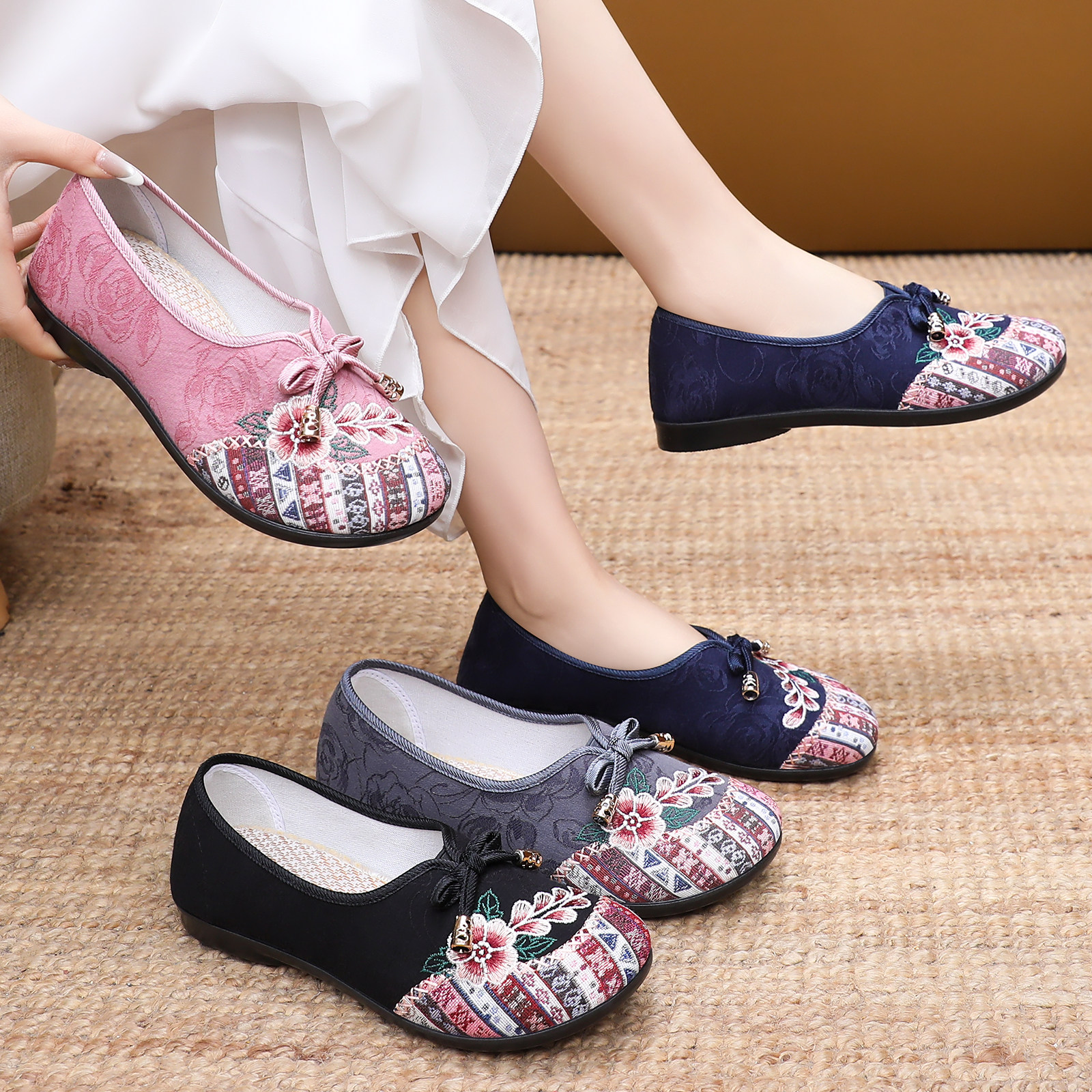 26春新款老北京绣花鞋布鞋软底软面妈妈鞋透气中国风鞋子休闲鞋女
