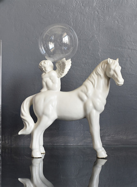 北欧白色陶瓷泡泡天使马摆件雕塑样板间客厅艺术创意轻奢软装饰品