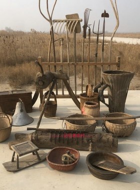 怀旧农村老农具风车独轮车木耙犁农耕老旧工具蓑衣竹篮民俗老物件