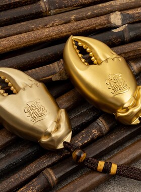 手中有钱手把件纯铜招财手里有钳螃蟹钳手上有钱黄铜摆件把玩礼品