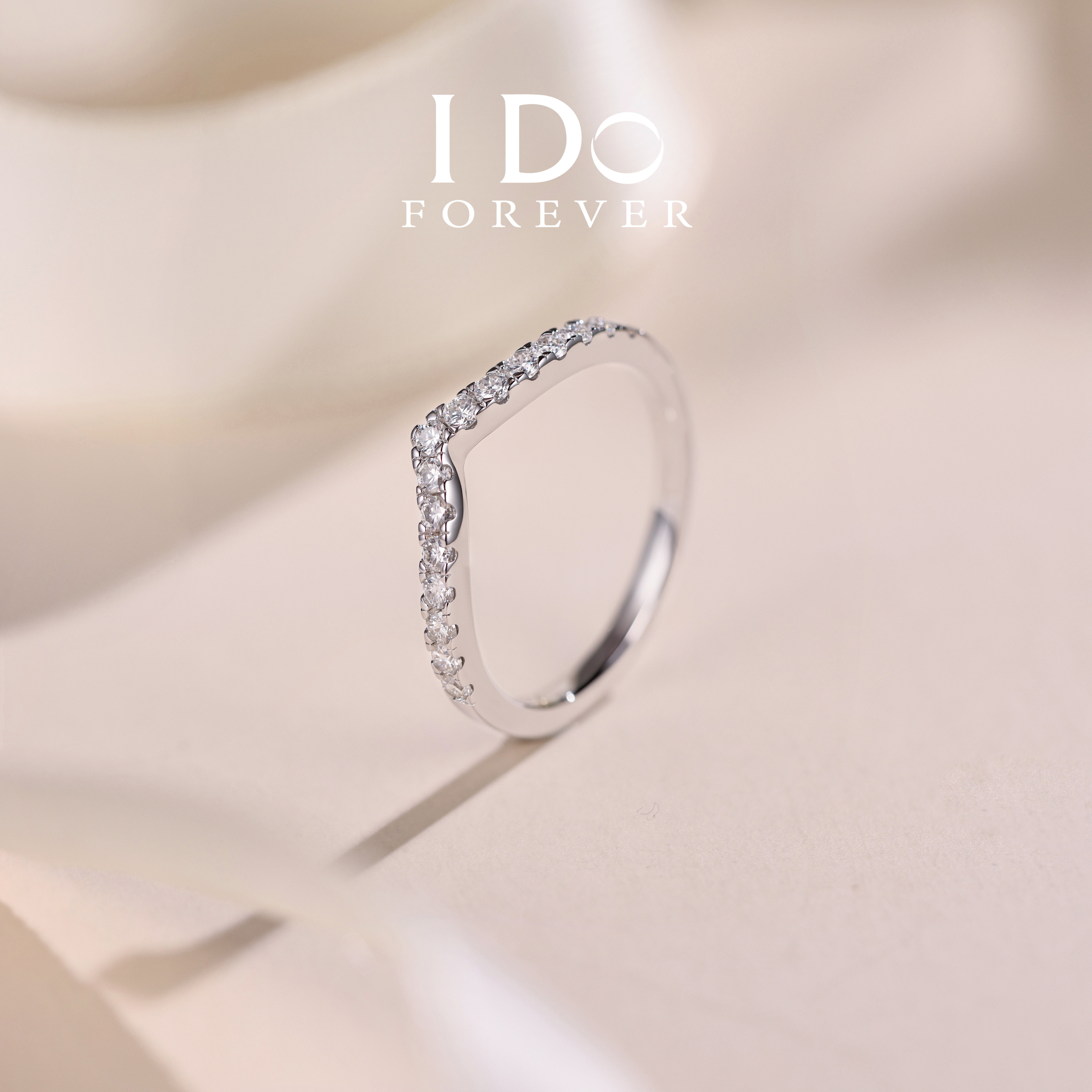 IDO Forever V-shaped row of diamond cultured diamond ring