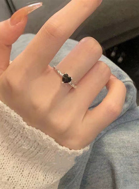 清冷黑爱心戒指女甜酷小众指环