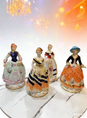 陶瓷摆件 空间美器 优雅四美浮雕瓷偶 高30厘米左右 中古瓷器