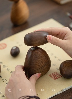 东意北美黑胡桃木平衡石小摆件创意木质解压工艺品乔迁送人礼物