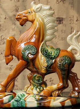 陶瓷红马摆件唐三彩大红马家居摆设客厅装饰工艺礼品招财办公摆件
