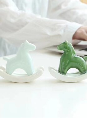 简约创意童年摇马绿马摆件家居客厅办公室装饰玄关桌面陶瓷工艺品