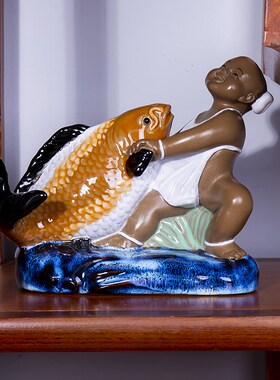 新款石湾陶瓷雕塑人物农家乐餐厅客厅装饰品摆件年年有鱼人壮鱼肥