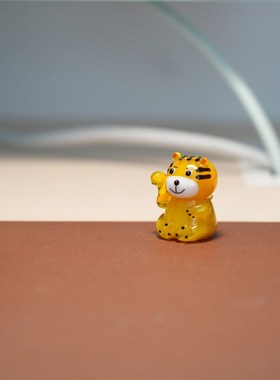 卡通招财虎摆件淄博琉璃办公室家居桌面摆设创意汽车载装饰品礼物