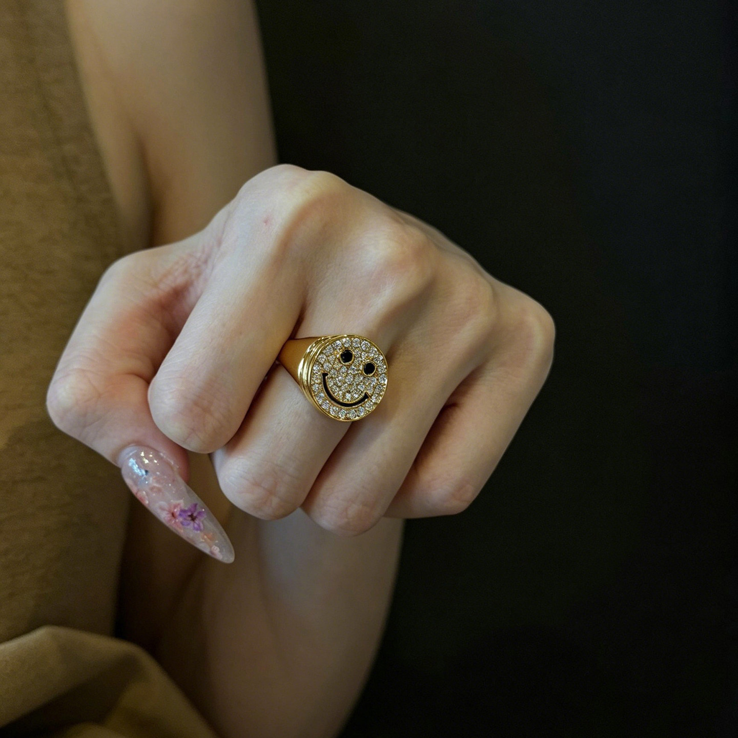 Queyunlai gold ring women's round full diamond smiley face seal ring 999 pure gold personalized fashion ins style