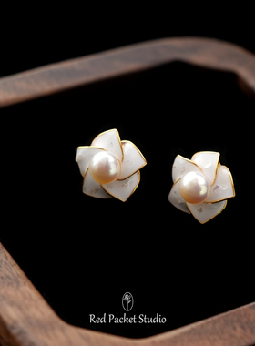 红口袋法式白色小花淡水珍珠耳钉