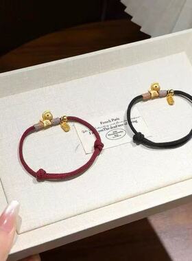 沙金黄色生肖小马手链女2026新款轻奢高级感编织红手绳本命年手饰