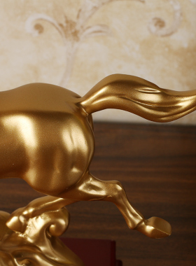 办公室桌上创意马书房柜子摆件金色酒柜装饰品招财乔迁开业送礼