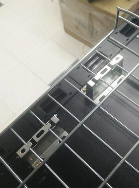 网格桥架配件 镀锌不锈钢 八字支撑座 地面安装支架 机柜上固定座