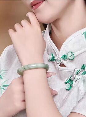 2026年新款天山翠手镯女高冰飘花玉镯新疆玉石宽条镯子