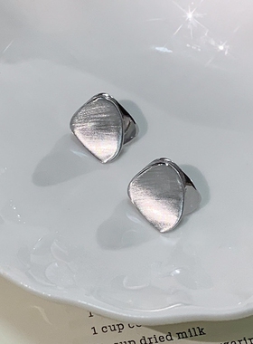 S999银针极简风几何拉丝重叠三角