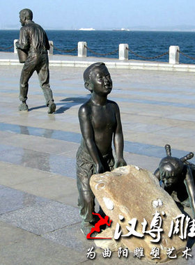 玻璃钢仿铜人物雕塑提水人物雕像城市广场公园林步行街海边铜雕
