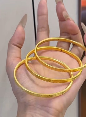 足金999细版锤纹黄金素圈手镯女